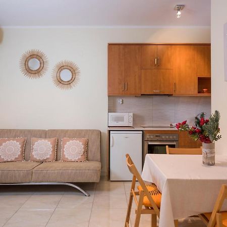 Appartamento Luxury Coastal Retreat, Mountain View Balcony With Palm Trees & Parking La Canea Esterno foto