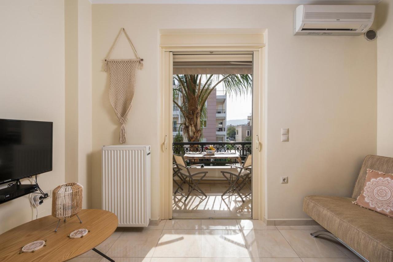 Appartamento Luxury Coastal Retreat, Mountain View Balcony With Palm Trees & Parking La Canea Esterno foto