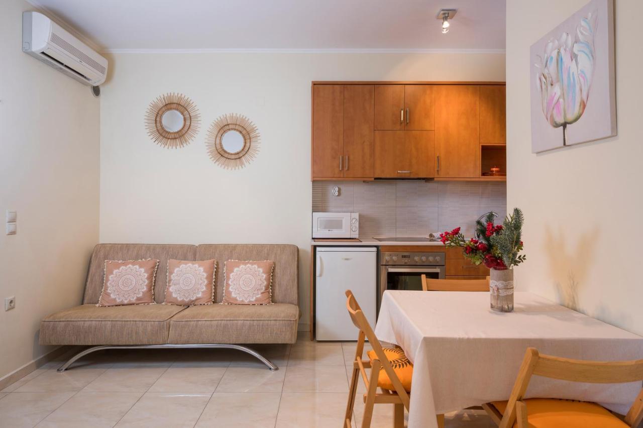 Appartamento Luxury Coastal Retreat, Mountain View Balcony With Palm Trees & Parking La Canea Esterno foto