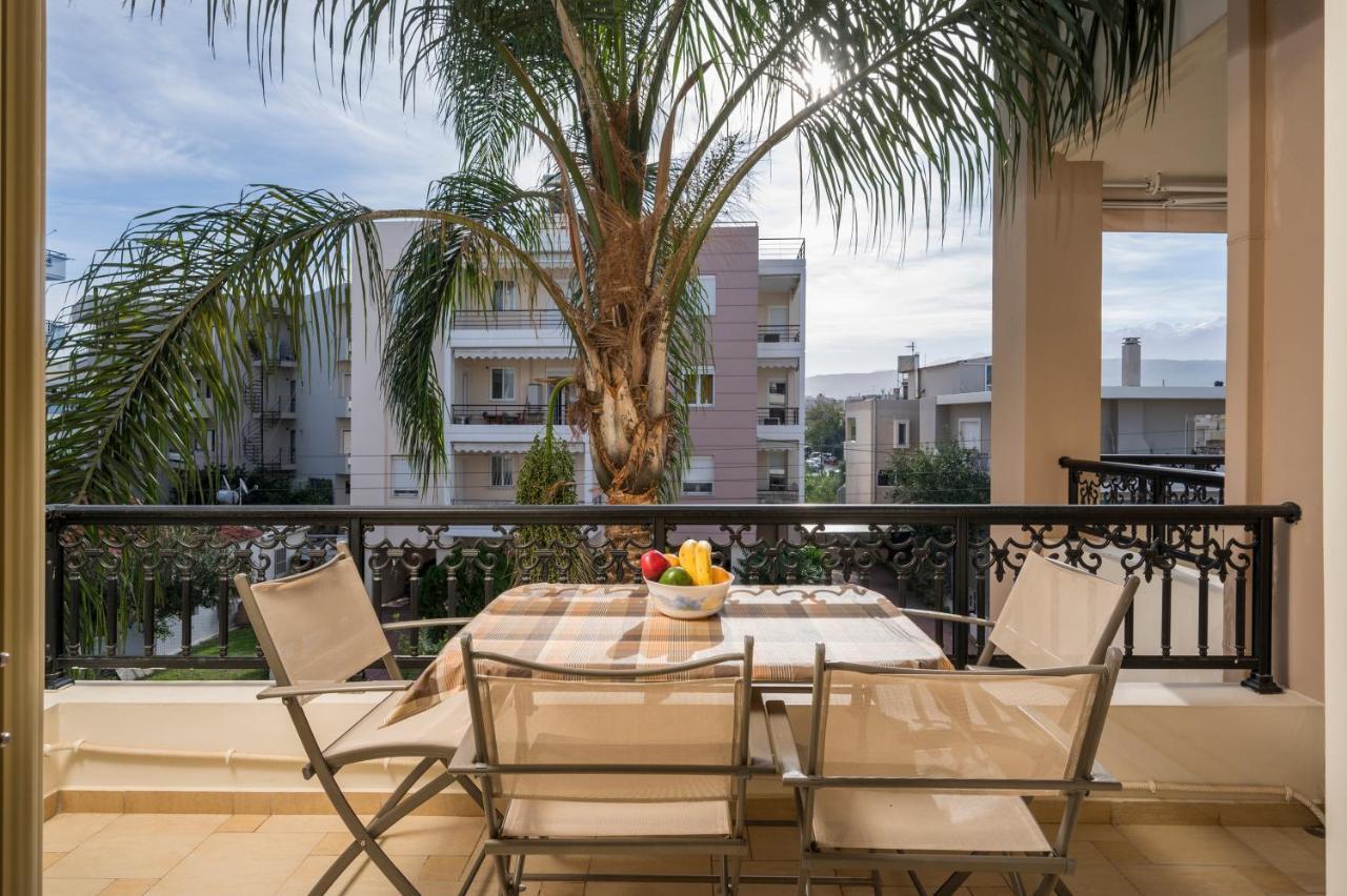 Appartamento Luxury Coastal Retreat, Mountain View Balcony With Palm Trees & Parking La Canea Esterno foto