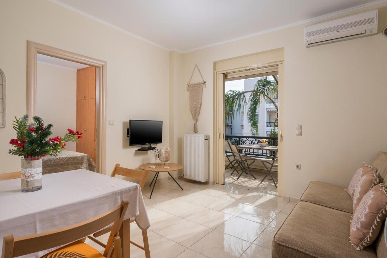 Appartamento Luxury Coastal Retreat, Mountain View Balcony With Palm Trees & Parking La Canea Esterno foto