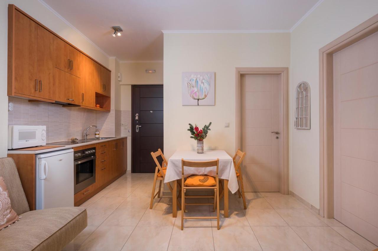 Appartamento Luxury Coastal Retreat, Mountain View Balcony With Palm Trees & Parking La Canea Esterno foto