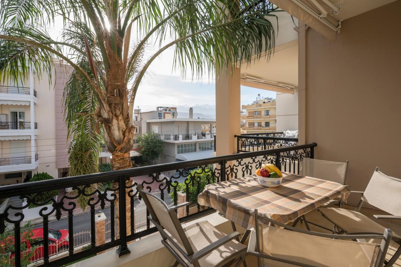 Appartamento Luxury Coastal Retreat, Mountain View Balcony With Palm Trees & Parking La Canea Esterno foto